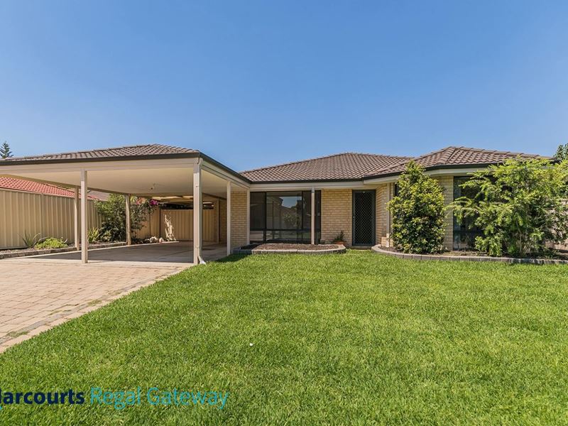 4 Waxberry Gardens, Canning Vale WA 6155