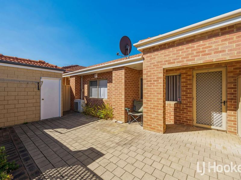 2/11 Sheoak Road, Maddington