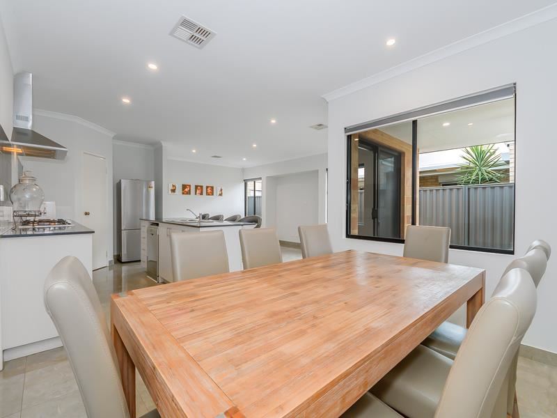 49 Barnevelder Bend, Southern River