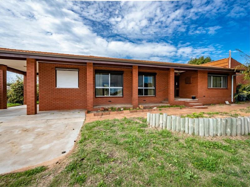 11 Poole Close, Mount Tarcoola WA 6530