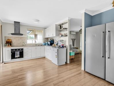 2/1 Murray Crescent, Halls Head WA 6210