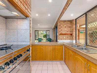 12 Isaacs Court, Huntingdale WA 6110