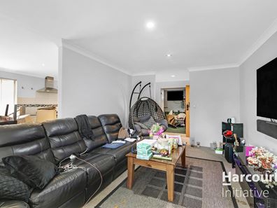 5 Kelly Road, Girrawheen WA 6064