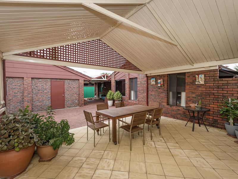 4 Honeysuckle Close, Ballajura