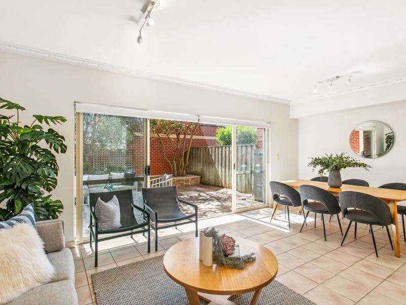 22 Abbey Gardens, Mount Claremont