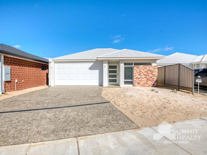 64 Carnelian Avenue, Australind WA 6233