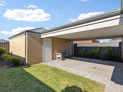 74 Berckelman Circuit, South Guildford WA 6055