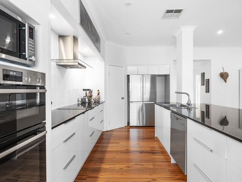 11 Monaltrie Loop, Carramar