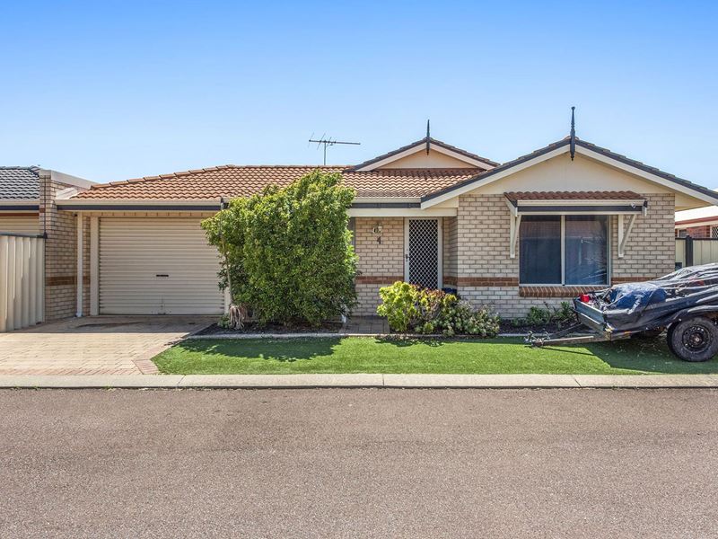 4/5 Sainte Maxime Avenue, Port Kennedy WA 6172