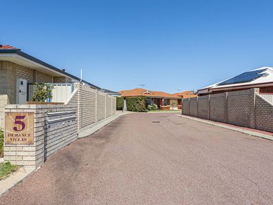 4/5 Sainte Maxime Avenue, Port Kennedy WA 6172