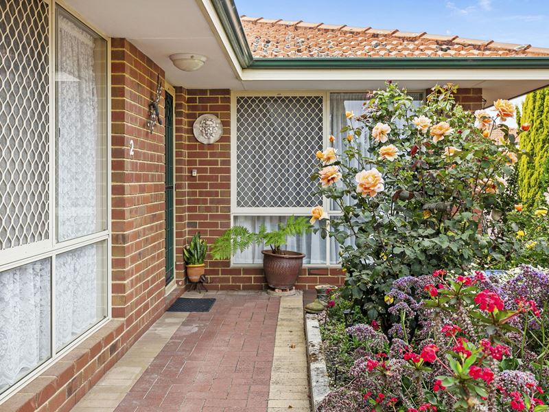 2/13 Kitchener Road, Melville WA 6156