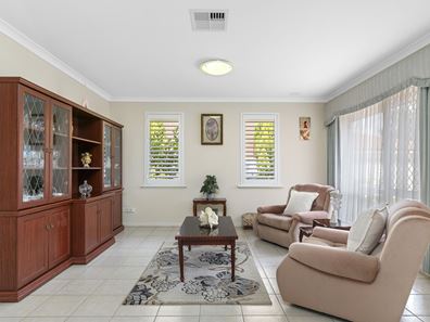 2/13 Kitchener Road, Melville WA 6156