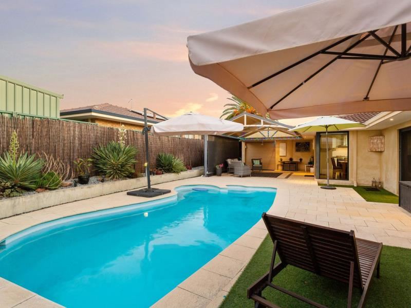 17 Buckhaven Court, Kingsley WA 6026