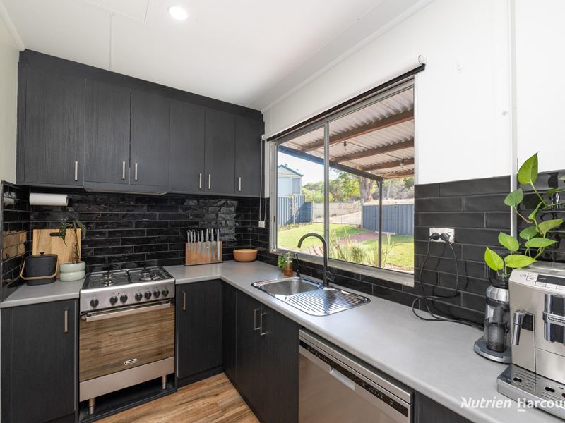 4 Walebing Way, Guilderton WA 6041