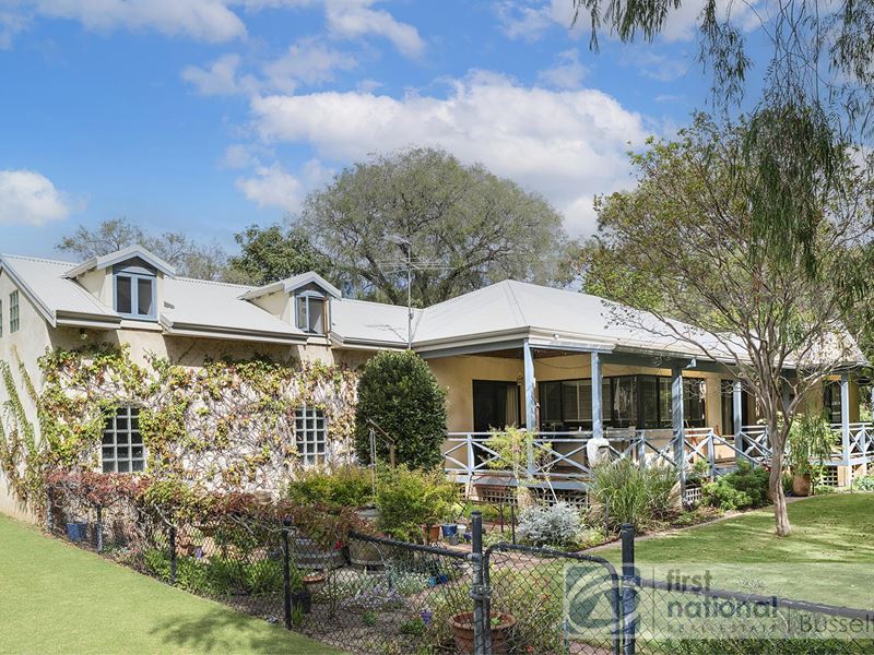 10 Kalgaritch Avenue, West Busselton WA 6280