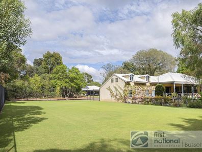 10 Kalgaritch Avenue, West Busselton WA 6280