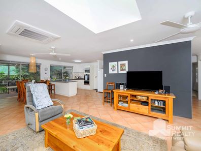 4 Arabian Gardens, Eaton WA 6232