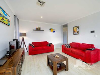 55 Beraking Loop, Dalyellup WA 6230