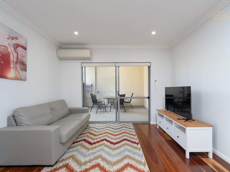 9/3 Oak Street, Cannington WA 6107