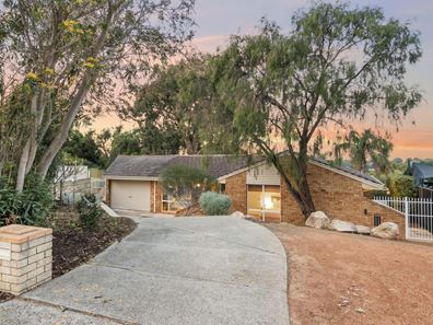 4 Dundee Court, Duncraig WA 6023