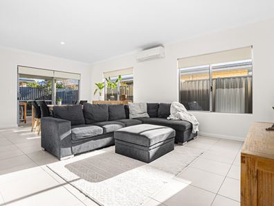 15 Topiary Avenue, Piara Waters WA 6112