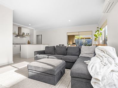 15 Topiary Avenue, Piara Waters WA 6112