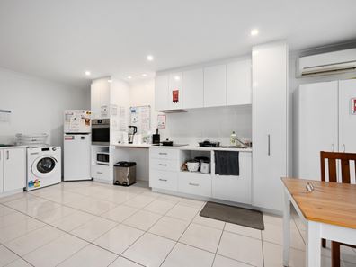 2/90 West Churchill Avenue, Lake Coogee WA 6166