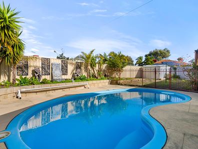 19 Montebourg Meander, Port Kennedy WA 6172