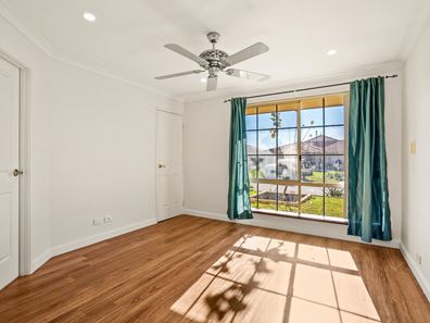 19 Montebourg Meander, Port Kennedy WA 6172