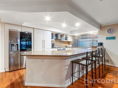 18 Regina Loop, Currambine WA 6028