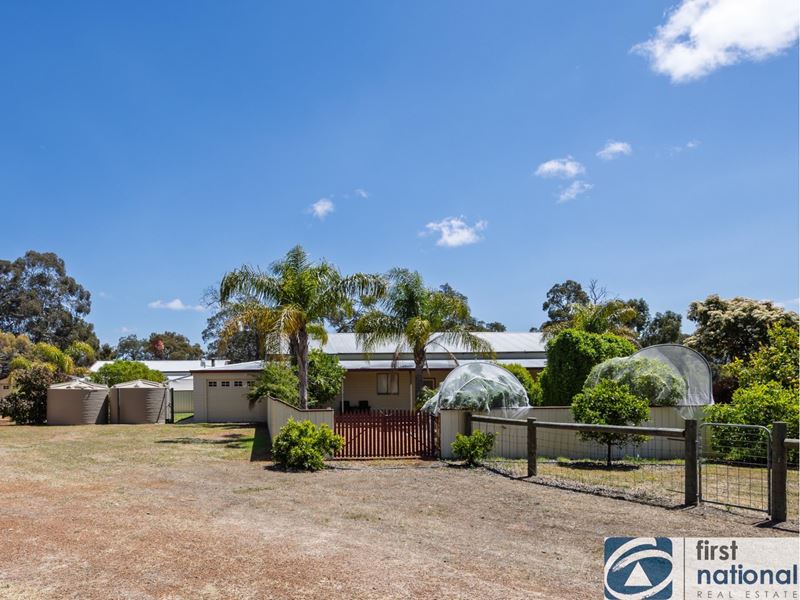 40 Redcourte Road, Bakers Hill WA 6562