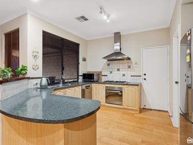 86 Sandown Circle, Henley Brook WA 6055