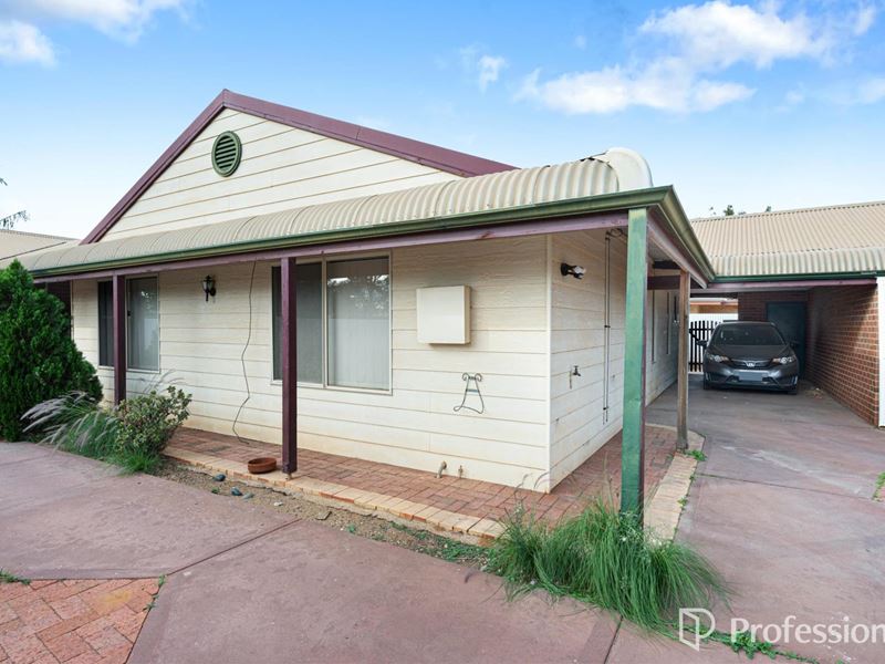 2/11 Johnston Street, Boulder WA 6432