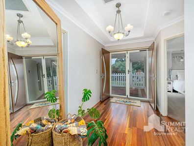 45 Winthrop Avenue, College Grove WA 6230