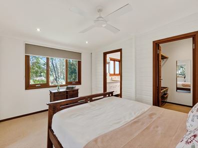 16 Lascelles Parade, Gooseberry Hill WA 6076