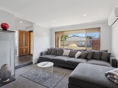 11 Cockatoo Court, High Wycombe WA 6057