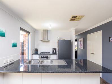 56 Cochrane Loop, Aveley WA 6069