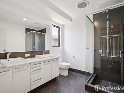 11 Lismore Road, Byford WA 6122