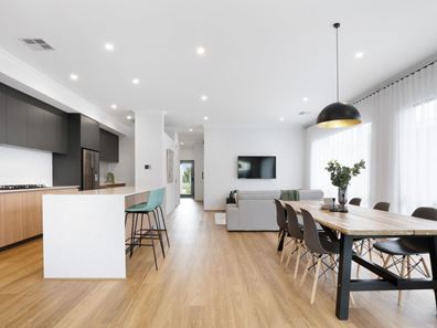 8 Entwistle Way, Aveley WA 6069