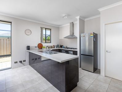 4 Castellar Pass, Yalyalup WA 6280