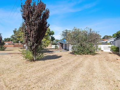 11 Packham Rd, Hamilton Hill WA 6163