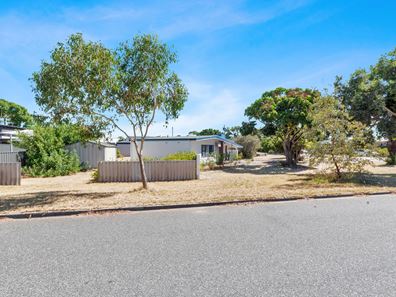 11 Packham Rd, Hamilton Hill WA 6163