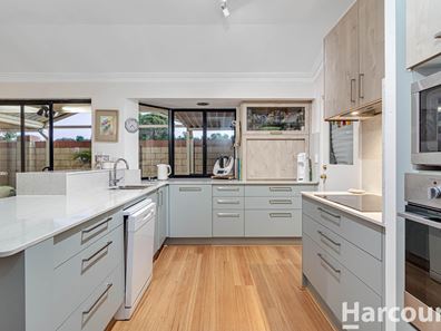 35 Eastleigh Loop, Currambine WA 6028