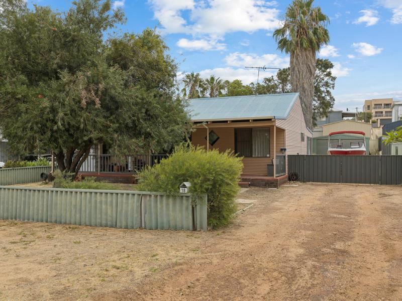 18 Eldora Crescent, Falcon