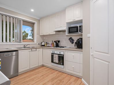 6 Jarvis Place, Hannans WA 6430