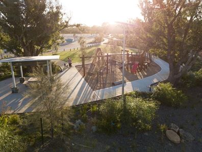 8 Suffolk Way, Haynes WA 6112