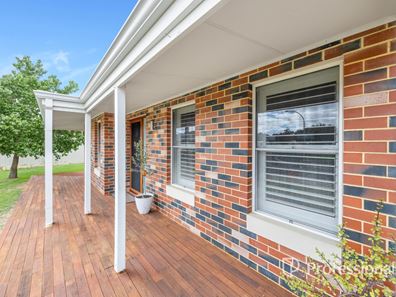 7 Sykes Avenue, Burekup WA 6227