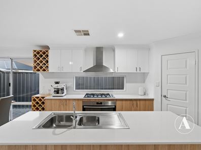 43 Dickerson Loop, Hammond Park WA 6164