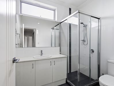8/4 Mellar Ct, Midland WA 6056