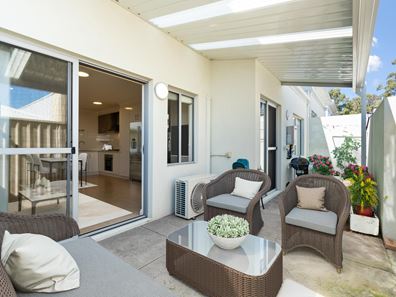 2/23 Escot  Road, Innaloo WA 6018